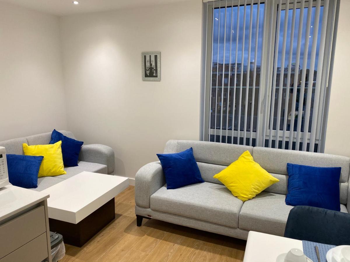Berks Luxury Serviced Apartments , Free Parking, Free Gym And Free Wifi Bracknell Eksteriør bilde