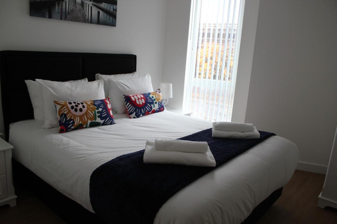 Berks Luxury Serviced Apartments , Free Parking, Free Gym And Free Wifi Bracknell Eksteriør bilde