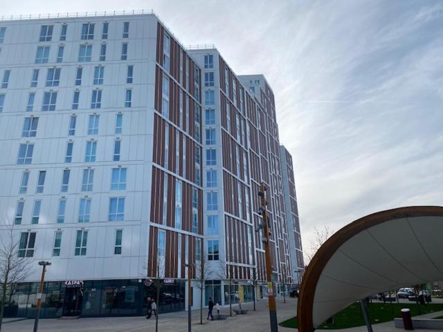 Berks Luxury Serviced Apartments , Free Parking, Free Gym And Free Wifi Bracknell Eksteriør bilde