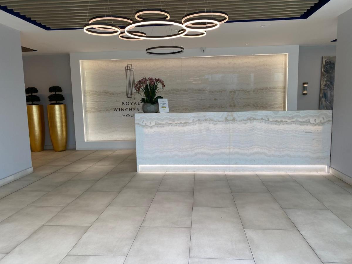 Berks Luxury Serviced Apartments , Free Parking, Free Gym And Free Wifi Bracknell Eksteriør bilde