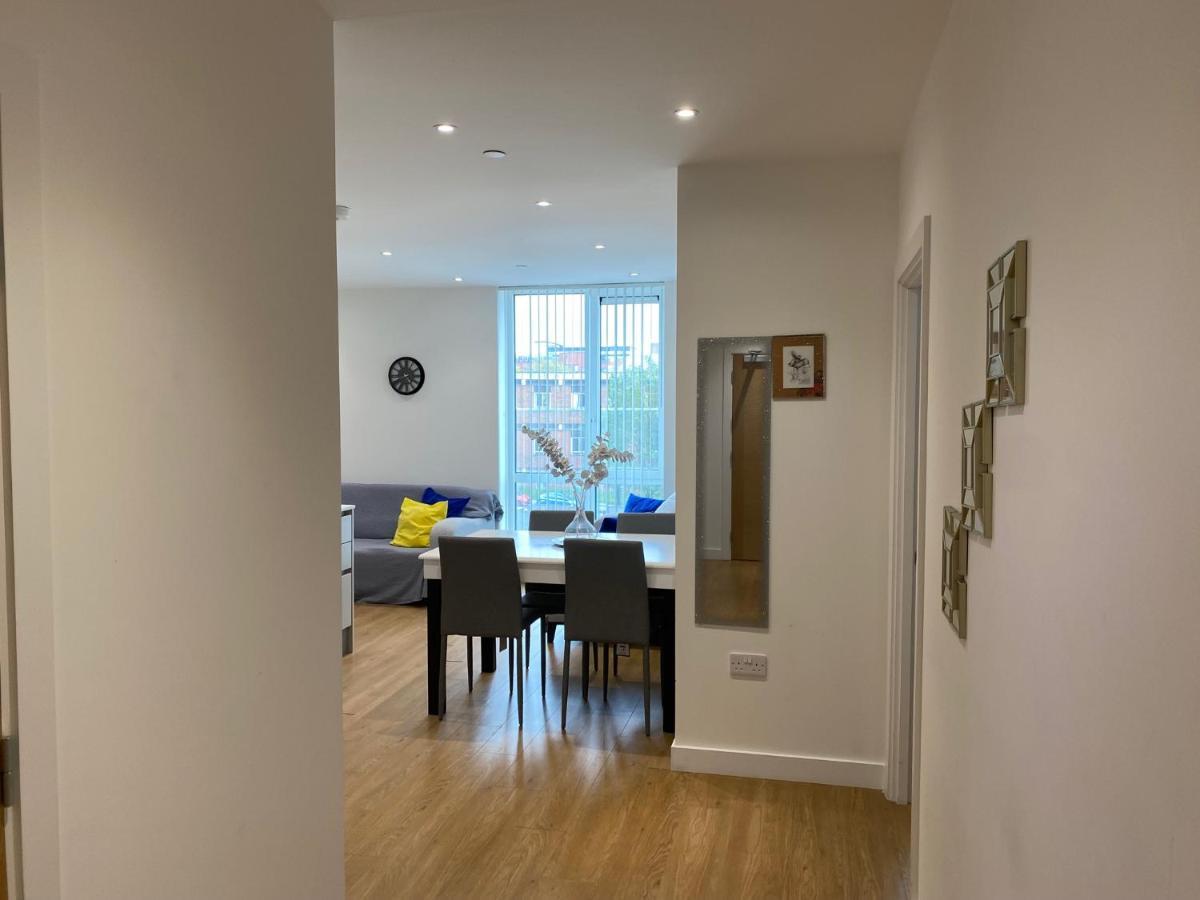 Berks Luxury Serviced Apartments , Free Parking, Free Gym And Free Wifi Bracknell Eksteriør bilde