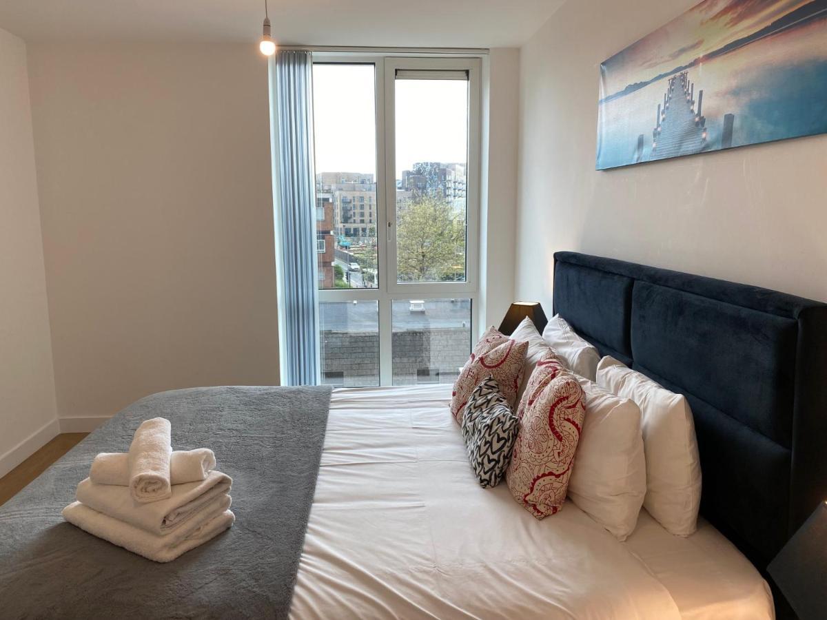 Berks Luxury Serviced Apartments , Free Parking, Free Gym And Free Wifi Bracknell Eksteriør bilde